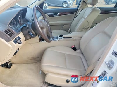 Zdjęcie 7 z 12 samochodu: 2010 MERCEDES-BENZ C 300 VIN:WDDGF5EB1AF372911 - miniatura