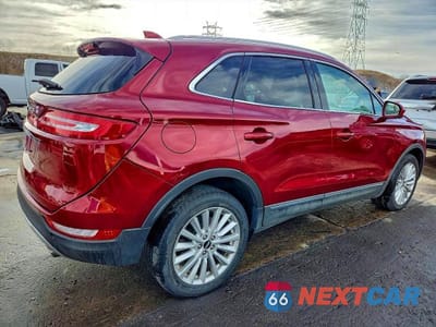 Trzecie zdjęcie samochodu z tyłu: 2019 LINCOLN MKC VIN:5LMCJ1D91KUL11921 - miniatura