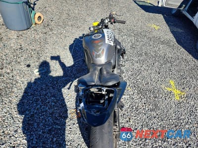 Zdjęcie 6 z 10 samochodu: 2013 YAMAHA YZFR1 VIN:JYARN23E9DA014616 - miniatura
