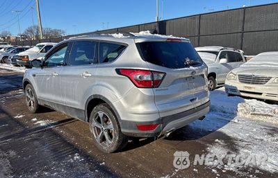 Trzecie zdjęcie samochodu z tyłu: 2018 FORD ESCAPE SEL VIN:1FMCU9HD8JUC66420 - miniatura