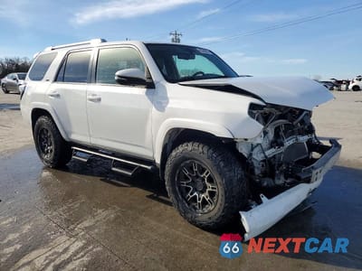 Czwarte zdjęcie samochodu z boku: 2017 TOYOTA 4RUNNER SR5 PREMIUM VIN:JTEBU5JRXH5415344 - miniatura