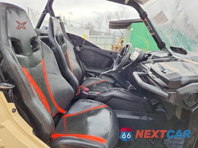 Piąte zdjęcie samochodu w środku: 2021 CAN-AM MAVERICK SPORT X XC VIN:3JB1VAX48MK000687 - miniatura