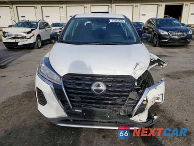 Piąte zdjęcie samochodu w środku: 2025 NISSAN KICKS PLAY S VIN:3N1CP5BV7SL474518 - miniatura