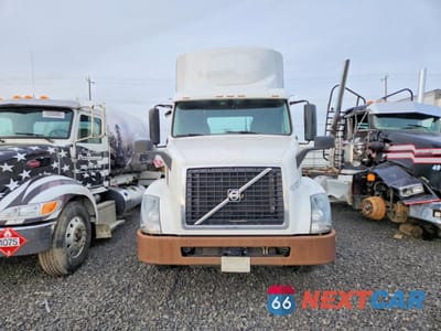 Zdjęcie 9 z 10 samochodu: 2018 VOLVO VNL SEMI TRUCK VIN:4V4N39EH7JN987933 - miniatura