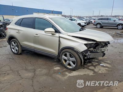 Czwarte zdjęcie samochodu z boku: 2017 LINCOLN MKC PREMIERE VIN:5LMCJ1D98HUL21421 - miniatura