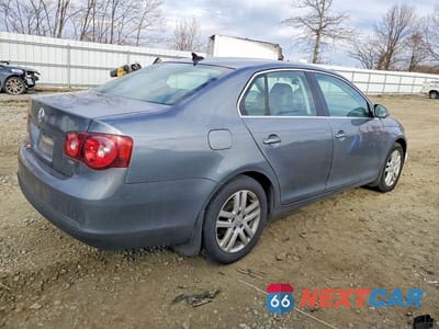 Trzecie zdjęcie samochodu z tyłu: 2010 VOLKSWAGEN JETTA SE VIN:3VWRZ7AJ7AM060558 - miniatura