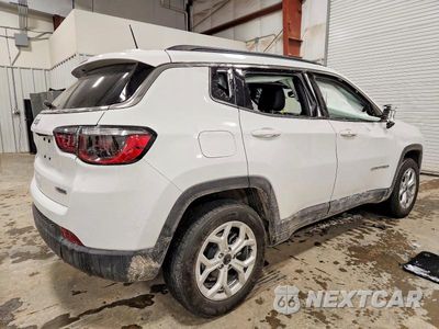 Trzecie zdjęcie samochodu z tyłu: 2025 JEEP COMPASS LATITUDE VIN:3C4NJDBN9ST535711 - miniatura