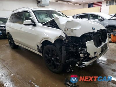 Czwarte zdjęcie samochodu z boku: 2022 BMW X7 XDRIVE40I VIN:5UXCW2C08N9K75457 - miniatura