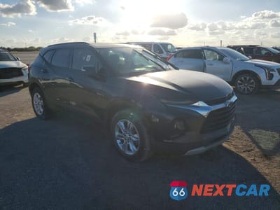 Czwarte zdjęcie samochodu z boku: 2021 CHEVROLET BLAZER 2LT VIN:3GNKBCRS1MS529486 - miniatura