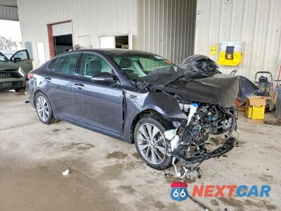 Czwarte zdjęcie samochodu z boku: 2018 KIA OPTIMA S VIN:5XXGT4L34JG255267 - miniatura