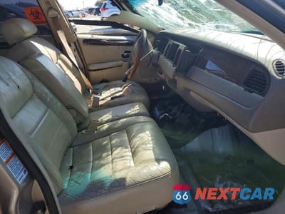 Zdjęcie 7 z 12 samochodu: 2002 LINCOLN TOWN CAR EXECUTIVE VIN:1LNHM81W12Y640114 - miniatura