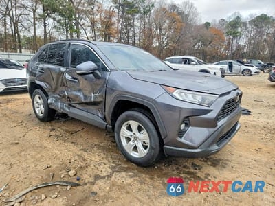 Czwarte zdjęcie samochodu z boku: 2021 TOYOTA RAV4 XLE VIN:2T3W1RFV2MC132257 - miniatura