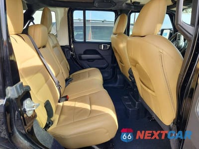 Zdjęcie 10 z 11 samochodu: 2018 JEEP WRANGLER UNLIMITED SAHARA VIN:1C4HJXEG6JW330268 - miniatura