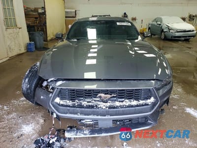 Piąte zdjęcie samochodu w środku: 2025 FORD MUSTANG VIN:1FA6P8TH7S5110528 - miniatura