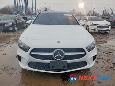 Piąte zdjęcie samochodu w środku: 2022 MERCEDES-BENZ A 220 VIN:W1K3G4EB1NJ363747 - miniatura