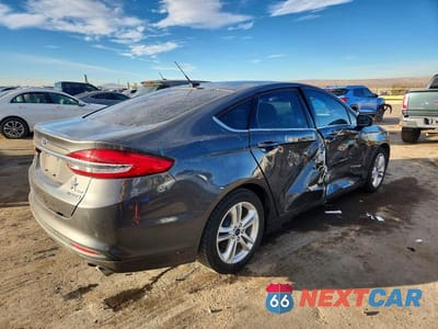 Trzecie zdjęcie samochodu z tyłu: 2018 FORD FUSION SE HYBRID VIN:3FA6P0LU1JR220209 - miniatura