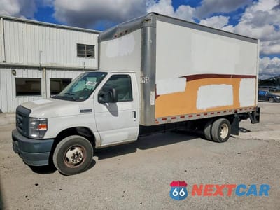 2021 FORD E450 BOX TRUCK 1FDXE4FN7MDC00572 - główne zdjęcie licytacji z USA - miniatura