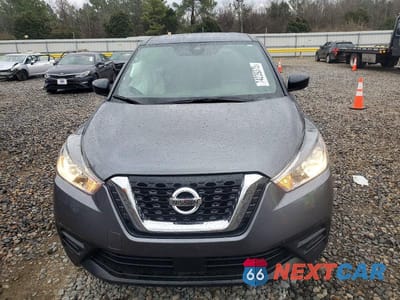 Piąte zdjęcie samochodu w środku: 2020 NISSAN KICKS S VIN:3N1CP5BV5LL568270 - miniatura