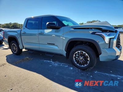 Czwarte zdjęcie samochodu z boku: 2025 TOYOTA TUNDRA VIN:5TFLA5DB0SX273114 - miniatura