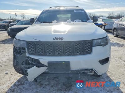 Piąte zdjęcie samochodu w środku: 2019 JEEP GRAND CHEROKEE LAREDO VIN:1C4RJFAG2KC591386 - miniatura