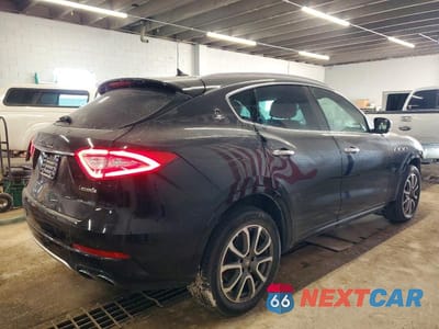 Trzecie zdjęcie samochodu z tyłu: 2017 MASERATI LEVANTE LUXURY VIN:ZN661XUL6HX260649 - miniatura