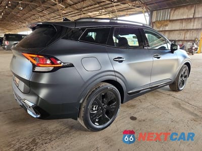 Trzecie zdjęcie samochodu z tyłu: 2025 KIA SPORTAGE X LINE VIN:KNDPYDDH5S7236782 - miniatura