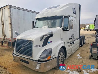 Drugie zdjęcie samochodu z przodu: 2018 VOLVO VNL SEMI TRUCK VIN:4V4NC9EH8JN893771 - miniatura