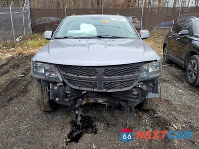 Piąte zdjęcie samochodu w środku: 2017 DODGE JOURNEY CROSSROAD VIN:3C4PDCGB2HT579261 - miniatura