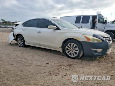 Czwarte zdjęcie samochodu z boku: 2014 NISSAN ALTIMA 2.5 S VIN:1N4AL3AP1EC318990 - miniatura