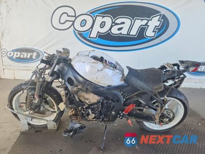 Trzecie zdjęcie samochodu z tyłu: 2020 SUZUKI GSX-R600 VIN:JS1GN7FA1L7100686 - miniatura