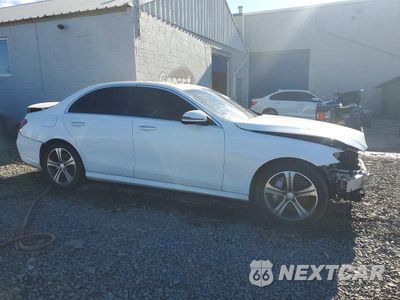 Czwarte zdjęcie samochodu z boku: 2017 MERCEDES-BENZ E 300 4MATIC VIN:WDDZF4KB1HA190933 - miniatura