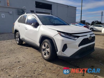 Czwarte zdjęcie samochodu z boku: 2023 TOYOTA RAV4 XLE VIN:2T3W1RFV5PW281507 - miniatura