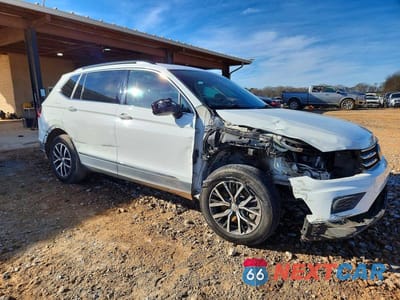Czwarte zdjęcie samochodu z boku: 2020 VOLKSWAGEN TIGUAN SE VIN:3VV3B7AX7LM119999 - miniatura