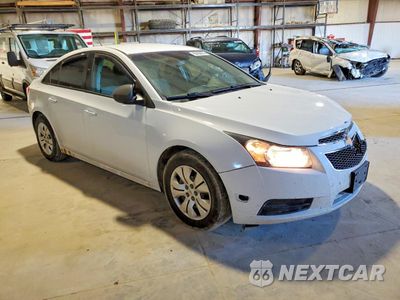 Czwarte zdjęcie samochodu z boku: 2014 CHEVROLET CRUZE LS VIN:1G1PA5SH8E7285887 - miniatura
