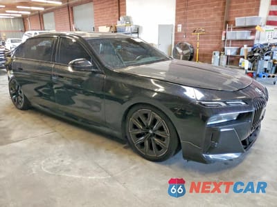 Czwarte zdjęcie samochodu z boku: 2024 BMW I7 EDRIVE50 VIN:WBY43EJ01RCP98734 - miniatura