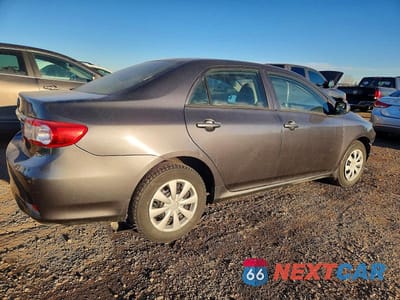 Trzecie zdjęcie samochodu z tyłu: 2012 TOYOTA COROLLA BASE VIN:2T1BU4EE4CC893373 - miniatura