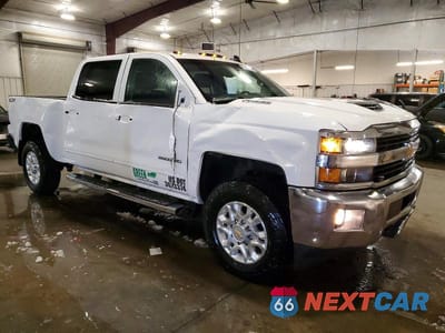 Czwarte zdjęcie samochodu z boku: 2017 CHEVROLET SILVERADO K2500 HEAVY DUTY LT VIN:1GC1KVEY6HF149225 - miniatura