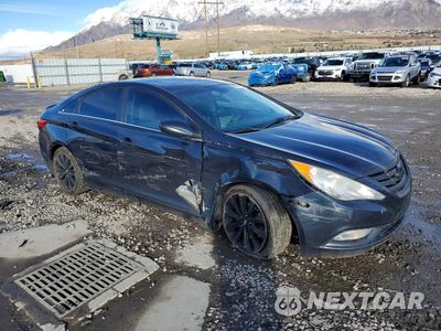 Czwarte zdjęcie samochodu z boku: 2013 HYUNDAI SONATA SE VIN:5NPEC4AC3DH809210 - miniatura