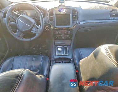 Zdjęcie 8 z 11 samochodu: 2016 CHRYSLER 300 S VIN:2C3CCABG1GH294894 - miniatura