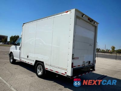 Trzecie zdjęcie samochodu z tyłu: 2019 CHEVROLET EXPRESS G3500 VIN:1GB0GRFP4K1146116 - miniatura