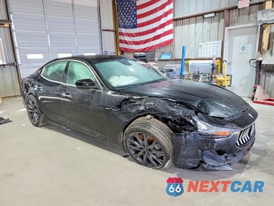 Czwarte zdjęcie samochodu z boku: 2020 MASERATI GHIBLI VIN:ZAM57XSA2L1345072 - miniatura
