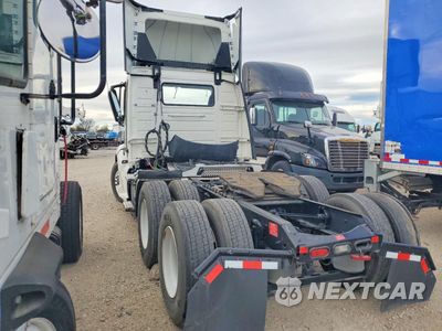 Trzecie zdjęcie samochodu z tyłu: 2024 VOLVO VNL SEMI TRUCK VIN:4V4NC9EH6RN654943 - miniatura