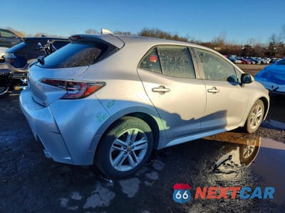 Trzecie zdjęcie samochodu z tyłu: 2021 TOYOTA COROLLA HATCHBACK SE VIN:JTNB4MBE1M3122735 - miniatura