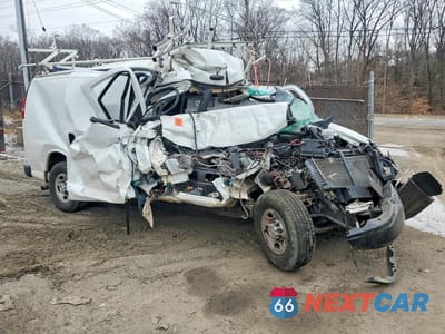 Czwarte zdjęcie samochodu z boku: 2018 CHEVROLET EXPRESS G2500 UTILITY / SERVICE VAN VIN:1GCWGAFGXJ1164755 - miniatura