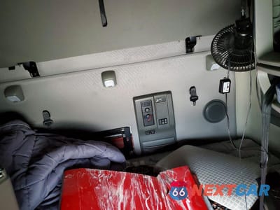 Zdjęcie 6 z 10 samochodu: 2021 VOLVO VN VNL - SEMI TRUCK VIN:4V4NC9EHXMN221277 - miniatura