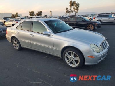 Czwarte zdjęcie samochodu z boku: 2006 MERCEDES-BENZ E 350 VIN:WDBUF56J36A908022 - miniatura