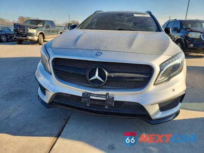 Piąte zdjęcie samochodu w środku: 2015 MERCEDES-BENZ GLA 45 AMG VIN:WDDTG5CB2FJ103321 - miniatura