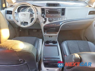 Zdjęcie 8 z 13 samochodu: 2011 TOYOTA SIENNA SPORT VIN:5TDXK3DC5BS105194 - miniatura