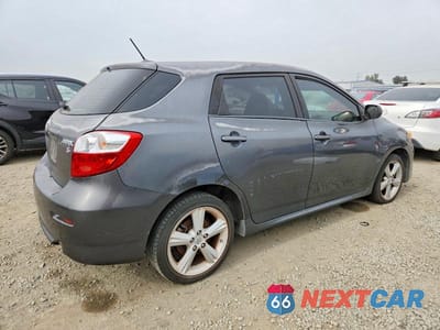 Trzecie zdjęcie samochodu z tyłu: 2010 TOYOTA COROLLA MATRIX S VIN:2T1KE4EE9AC038064 - miniatura