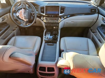 Zdjęcie 8 z 12 samochodu: 2017 HONDA PILOT TOURING VIN:5FNYF6H97HB075492 - miniatura